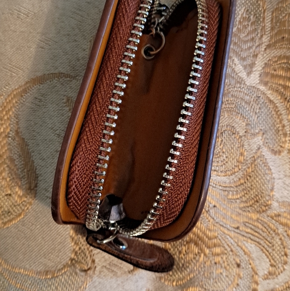 BMW Coinpurse Keychain - Picture 4 of 4